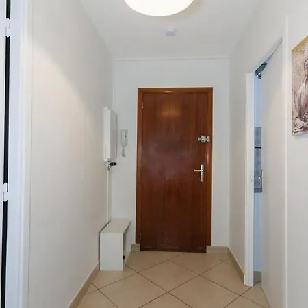 Holiday home Grand 4chb Centre-ville 8-10 Personnes