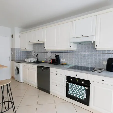 Grand 4chb Centre-ville 8-10 Personnes Holiday home Troyes